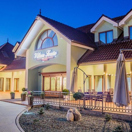 Hotel Viliam Frano Нитра Екстериор снимка