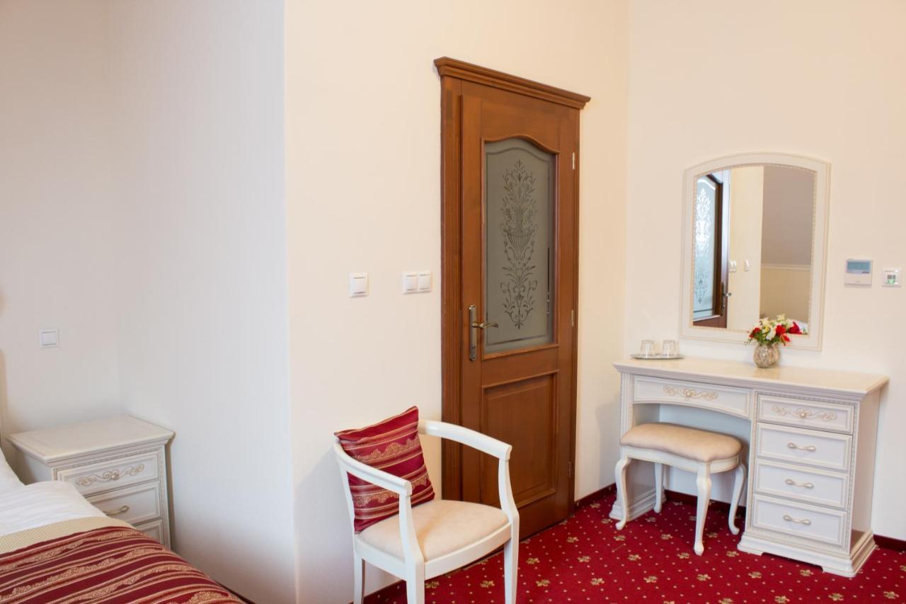 Hotel Viliam Frano Нитра Екстериор снимка