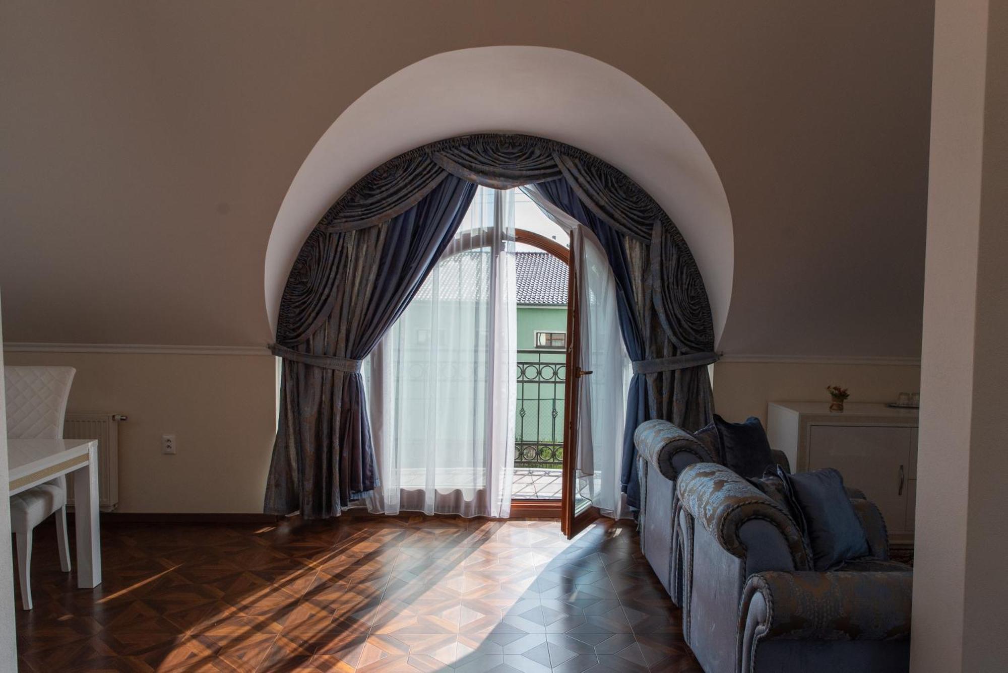 Hotel Viliam Frano Нитра Екстериор снимка