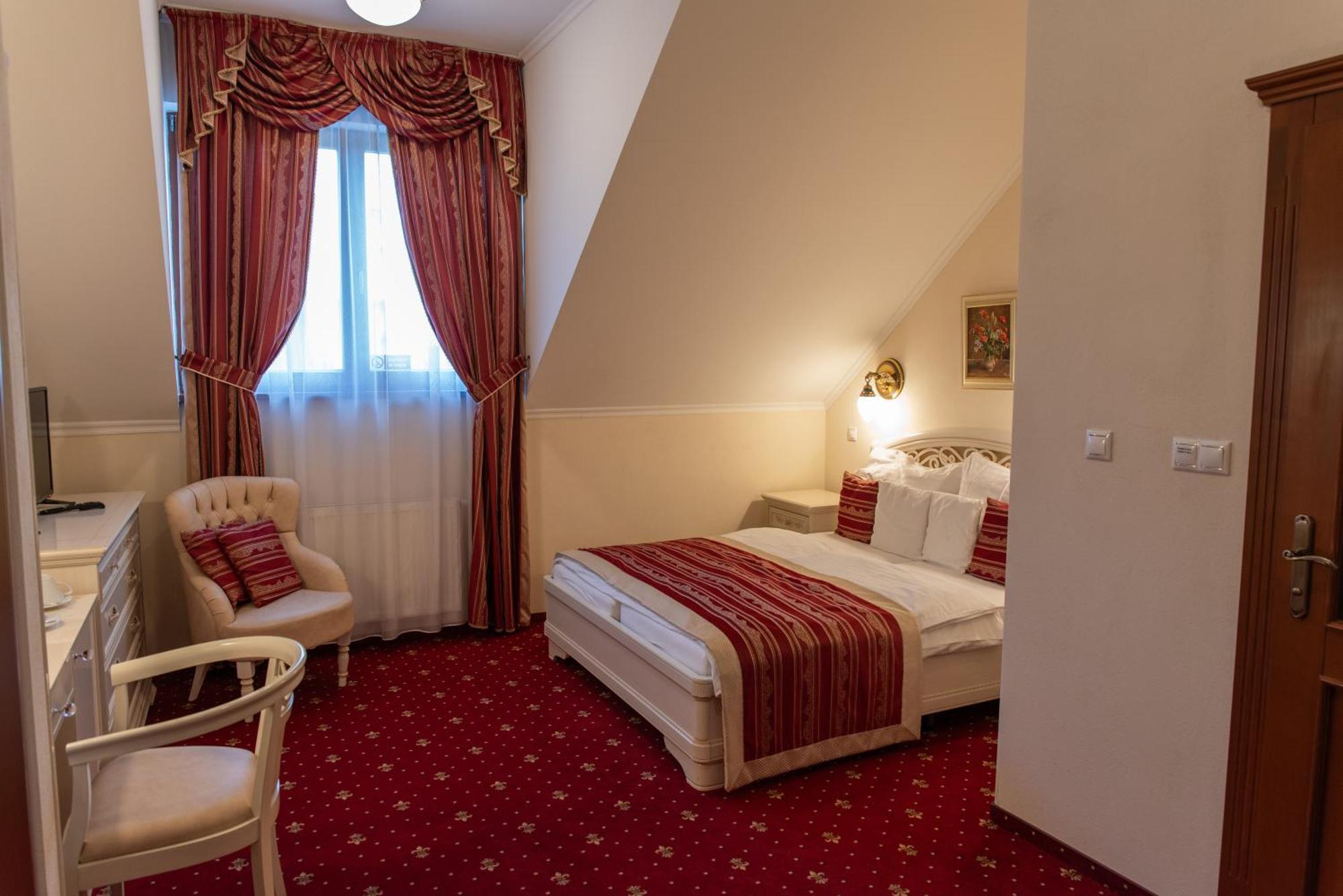 Hotel Viliam Frano Нитра Екстериор снимка