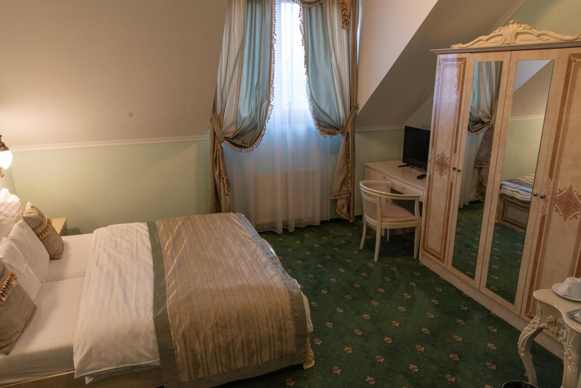 Hotel Viliam Frano Нитра Екстериор снимка