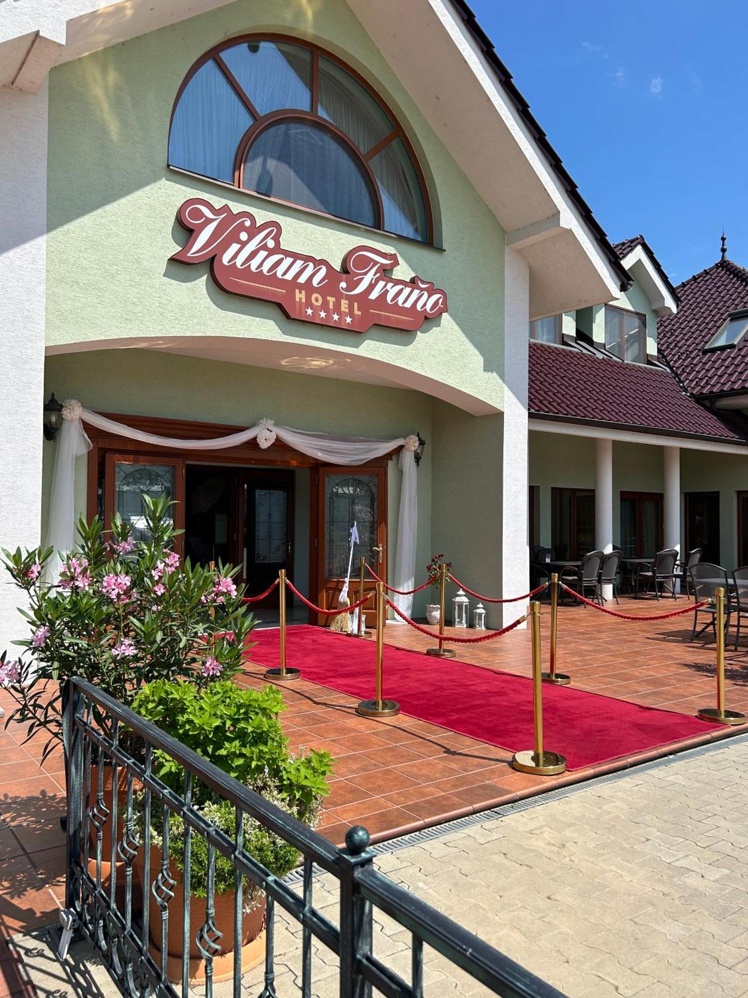 Hotel Viliam Frano Нитра Екстериор снимка