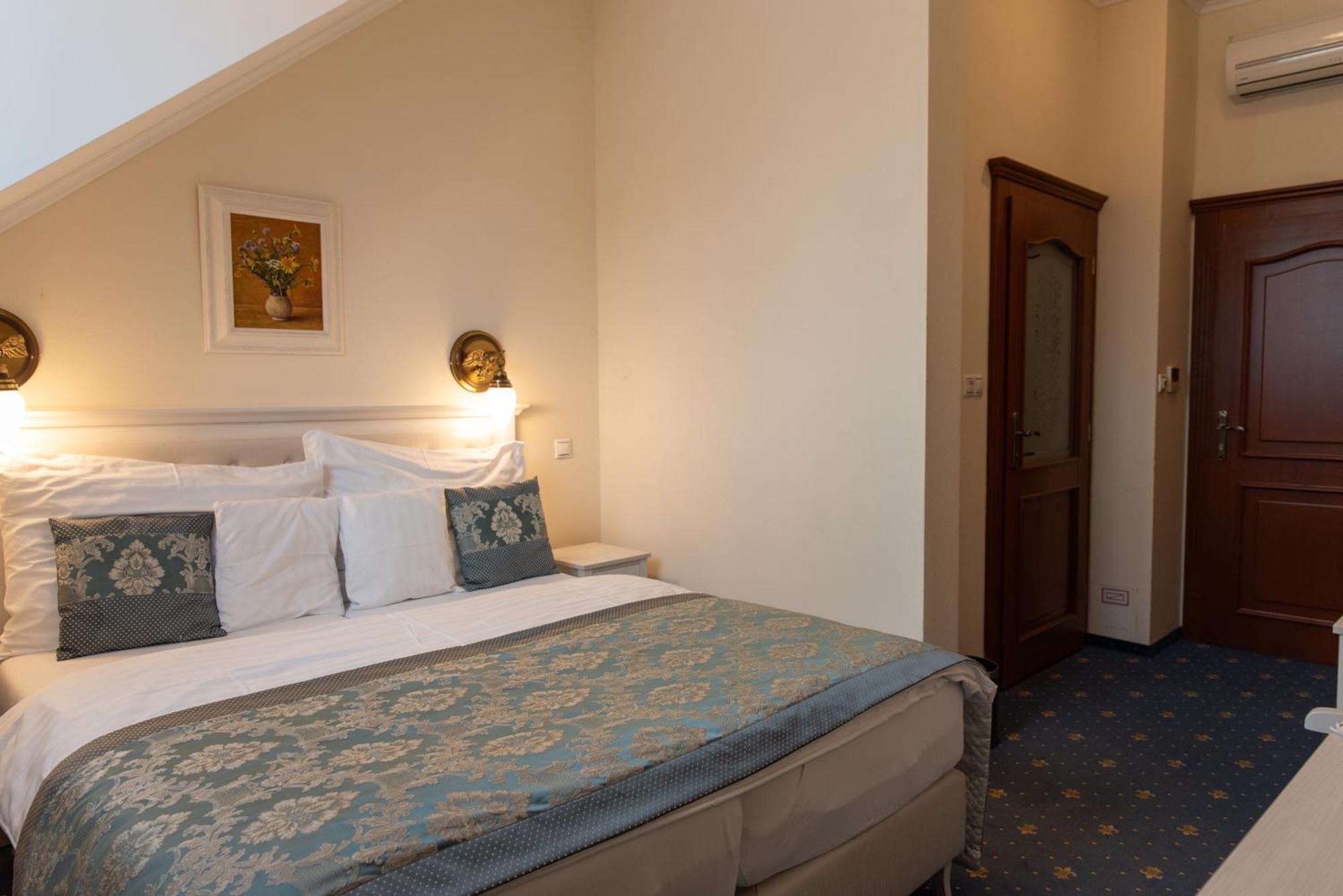 Hotel Viliam Frano Нитра Екстериор снимка