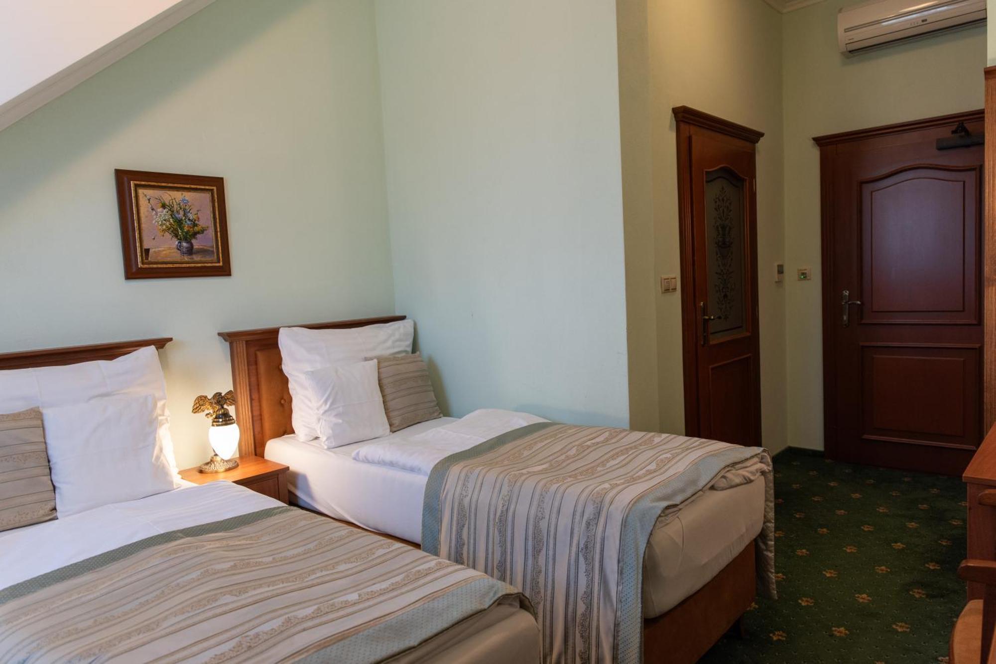 Hotel Viliam Frano Нитра Екстериор снимка