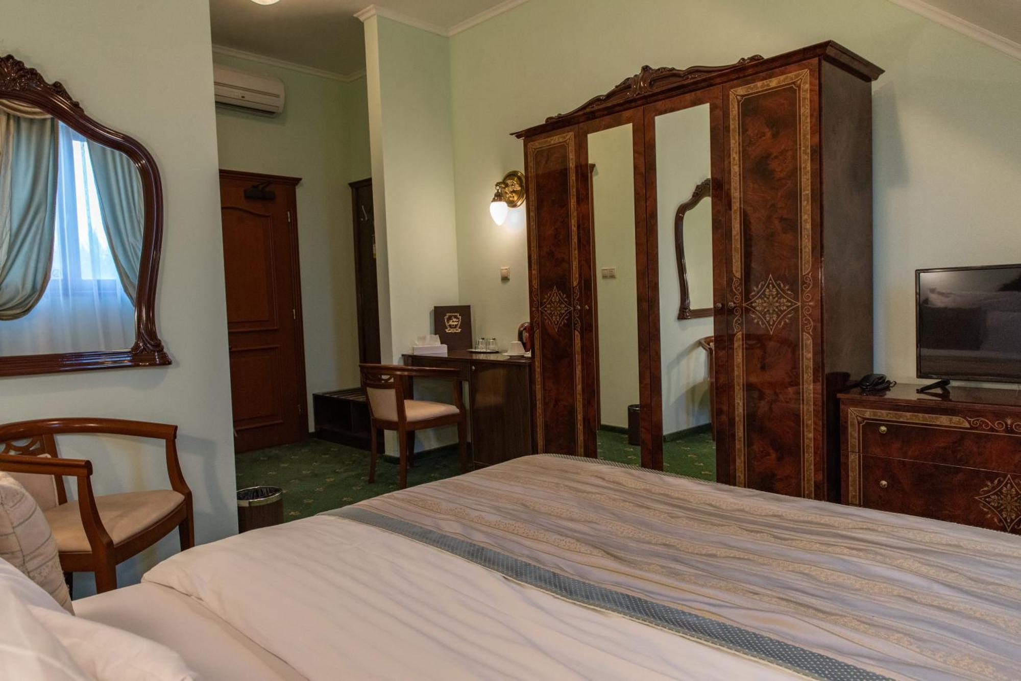 Hotel Viliam Frano Нитра Екстериор снимка