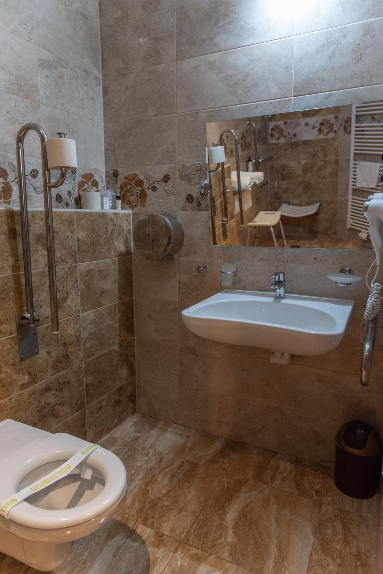 Hotel Viliam Frano Нитра Екстериор снимка