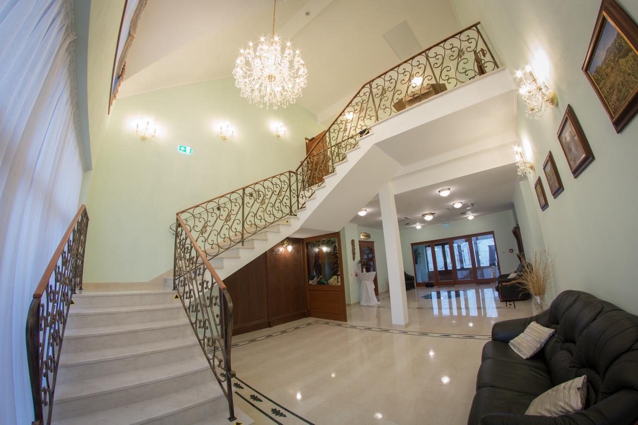 Hotel Viliam Frano Нитра Екстериор снимка